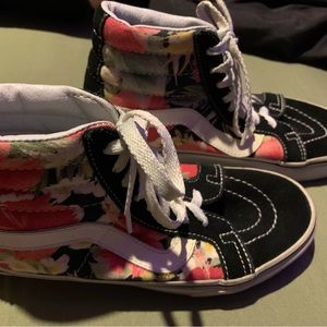 Vans flower design. Size 4.5 men’s, 6.0 women’s. White laces.
